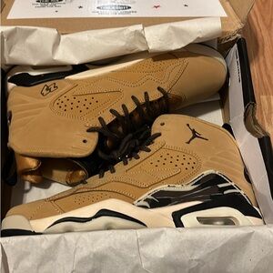 Jordan MVP flax Woman’s size 6 Y size 4.5